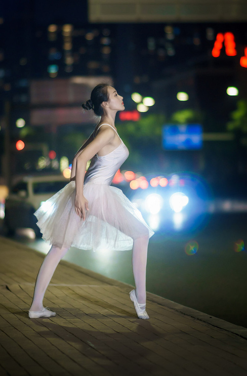 fb体育官网网页版-洛杉矶湖人在NBA季后赛中激战正酣，冲击总冠军